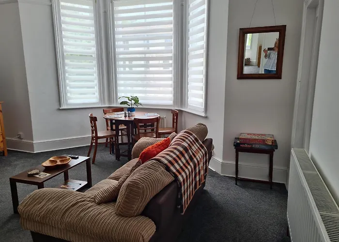 Gorgeous Sea View Apartment 5 Mins To The Beach