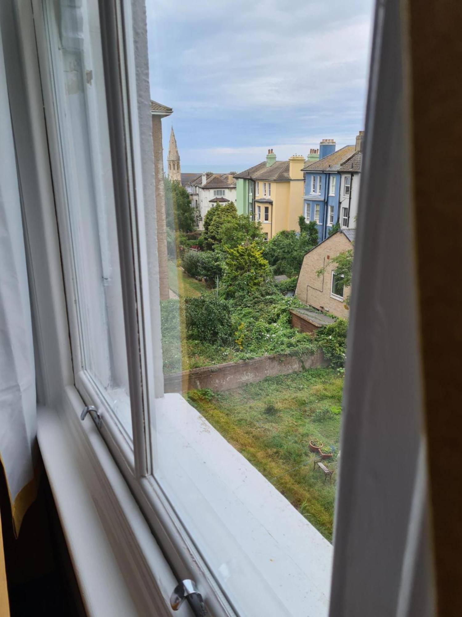 Gorgeous Sea View 5 Mins To The * St Leonards-on-Sea